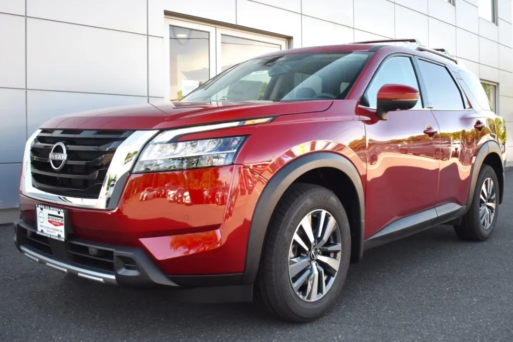 2025 Nissan Pathfinder SL photo 1