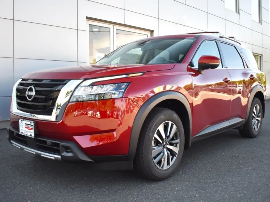 2025 Nissan Pathfinder SL photo 1