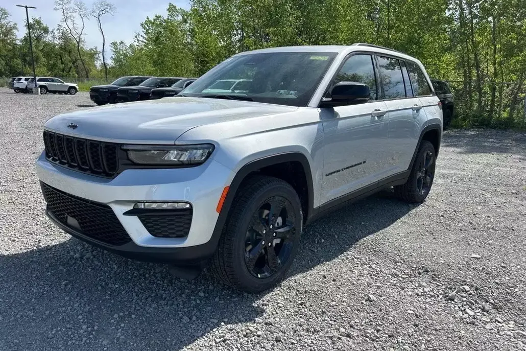 2025 Jeep Grand Cherokee Limited photo 1