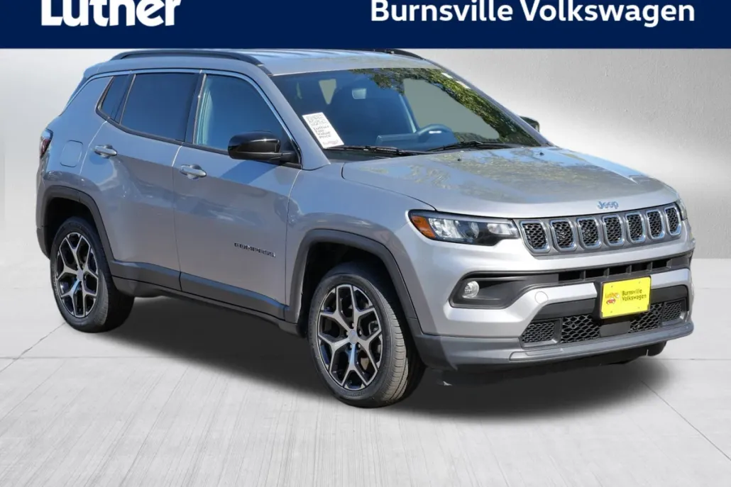 2024 Jeep Compass Latitude photo 1