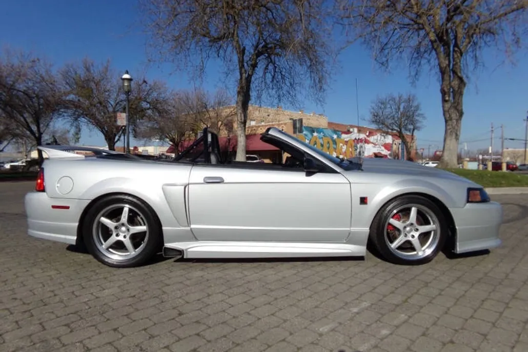 2002 Ford Mustang GT Deluxe photo 1