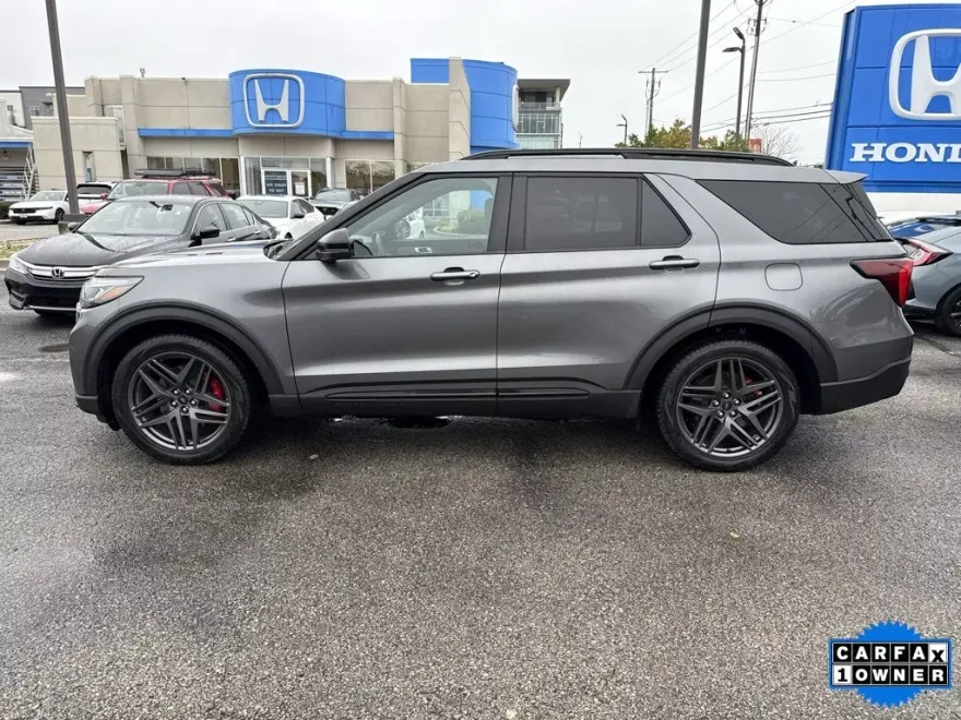2025 Ford Explorer ST photo 2