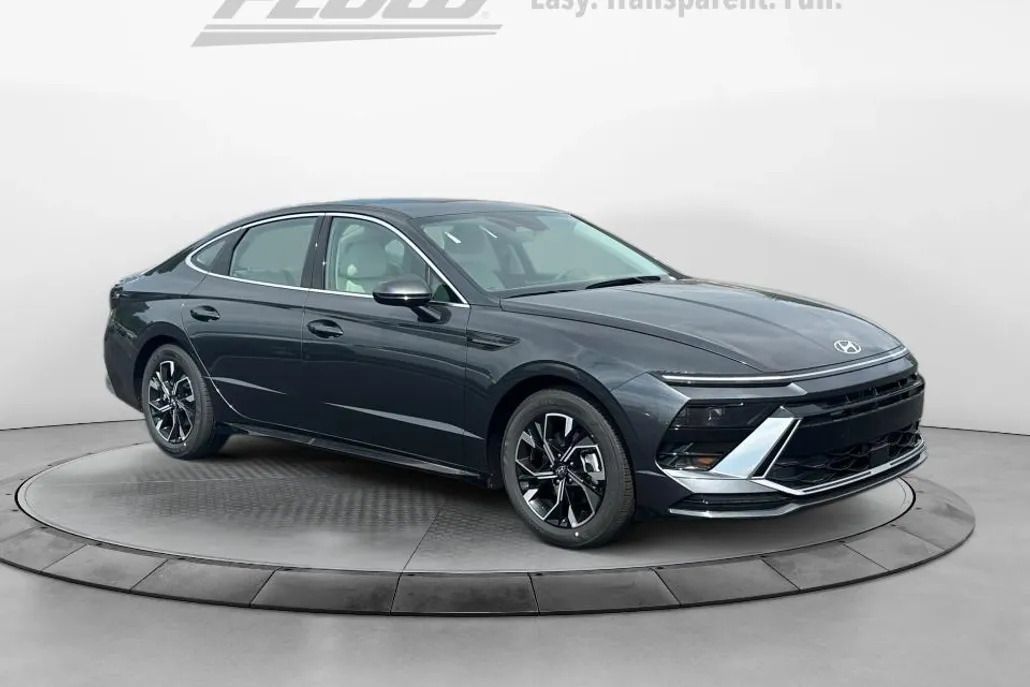 2025 Hyundai Sonata SEL photo 1