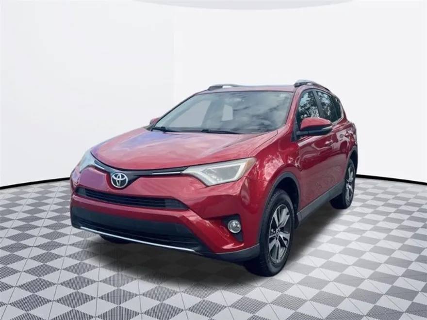 2016 Toyota RAV4 XLE photo 1