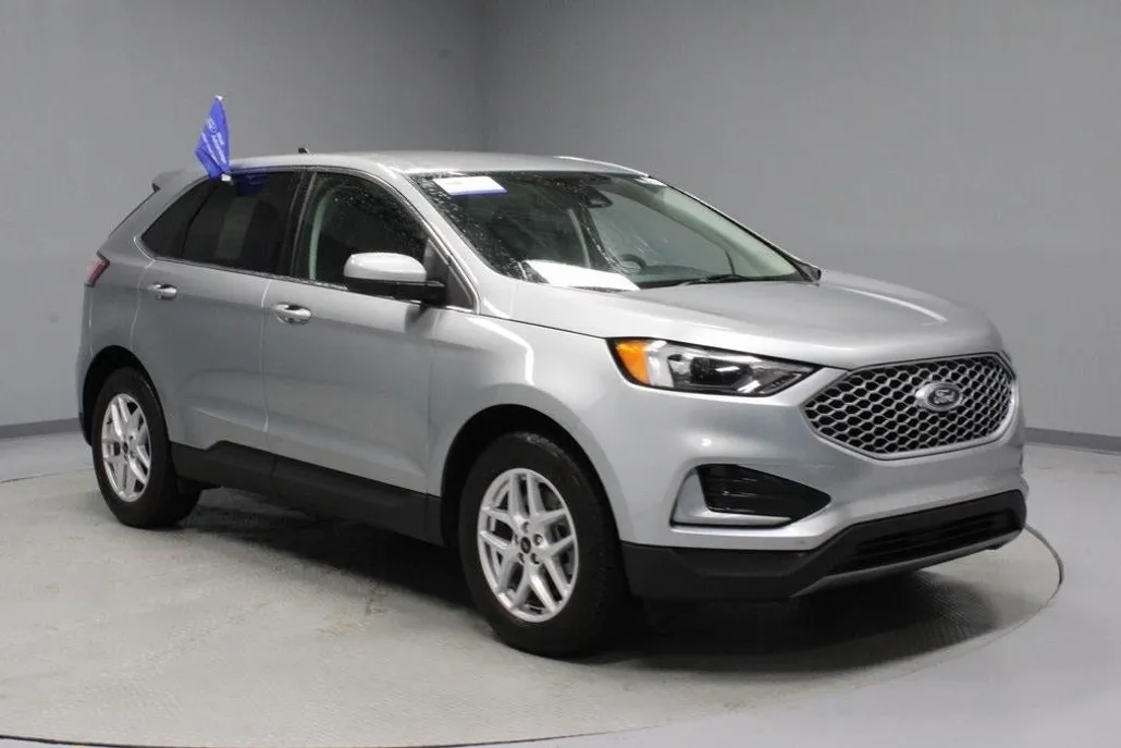 2024 Ford Edge SEL photo 1
