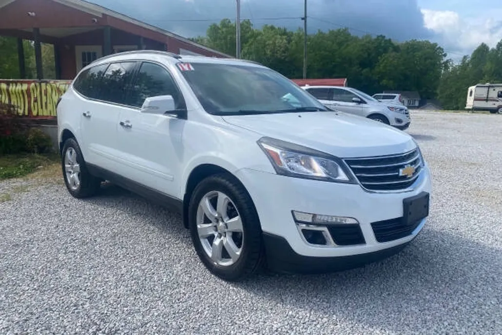 2017 Chevrolet Traverse 1LT photo 1