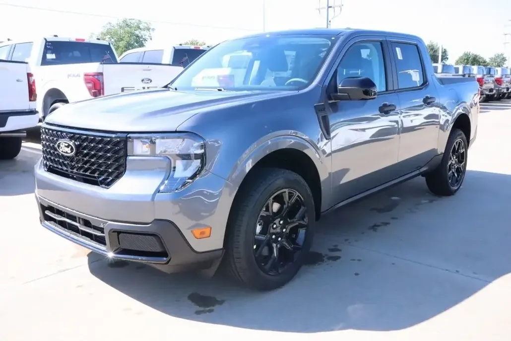 2025 Ford Maverick XLT photo 1