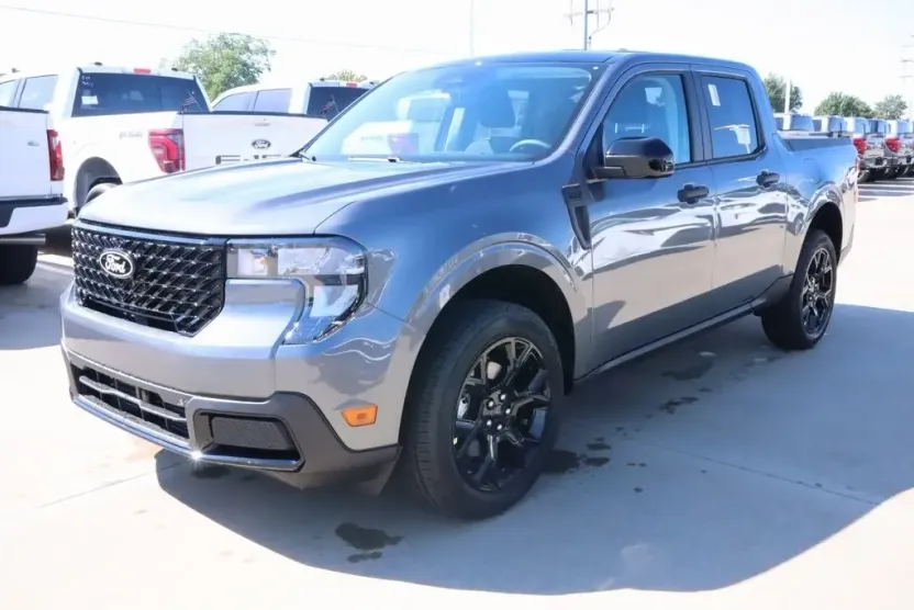 2025 Ford Maverick XLT photo 1