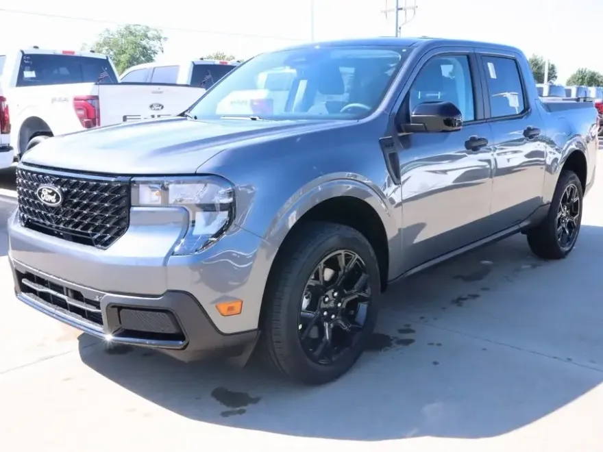 2025 Ford Maverick XLT photo 1