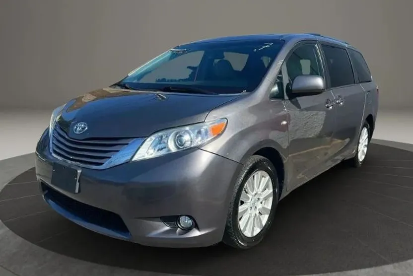 2017 Toyota Sienna Limited XLE Premium photo 1