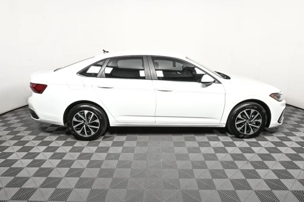 2025 Volkswagen Jetta 1.5T S photo 1