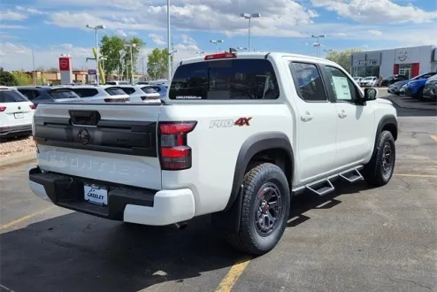 2025 Nissan Frontier PRO-4X photo 3