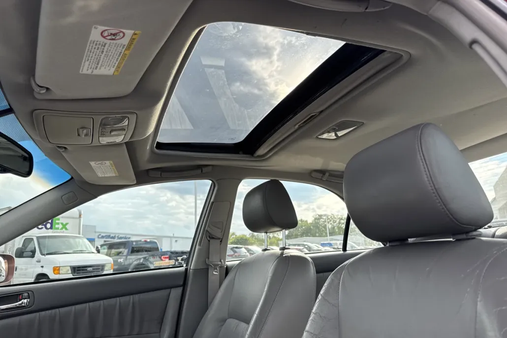 2002 Toyota Camry XLE photo 1
