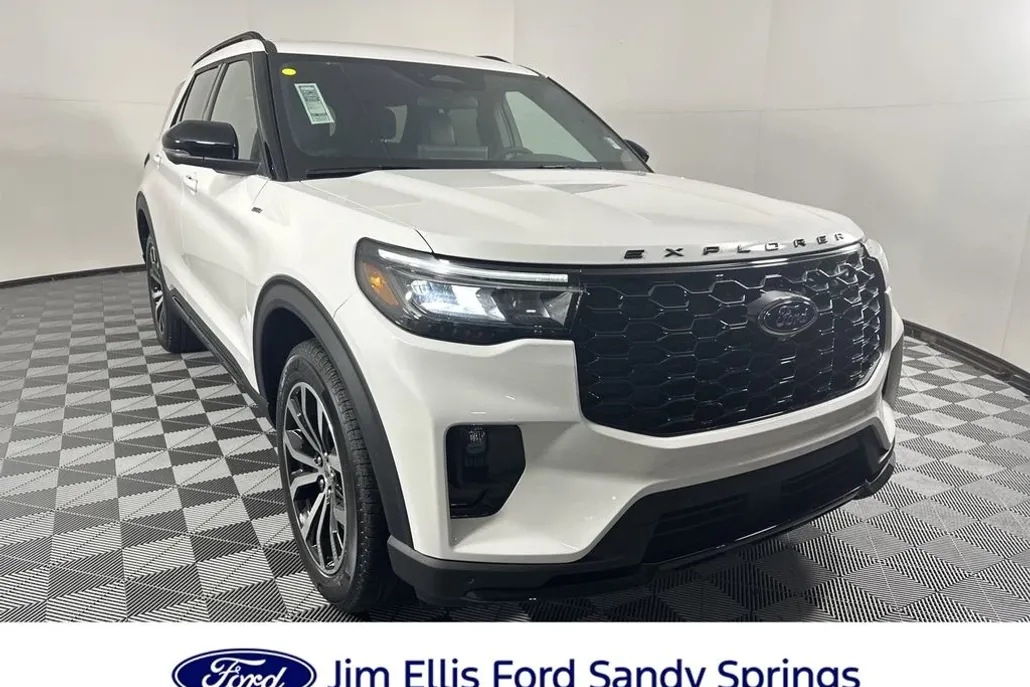 2025 Ford Explorer ST-Line photo 1