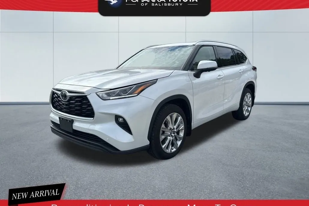 2025 Toyota Highlander Limited photo 1