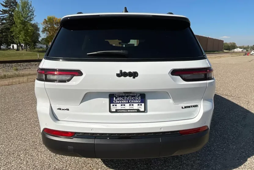2025 Jeep Grand Cherokee Limited photo 1