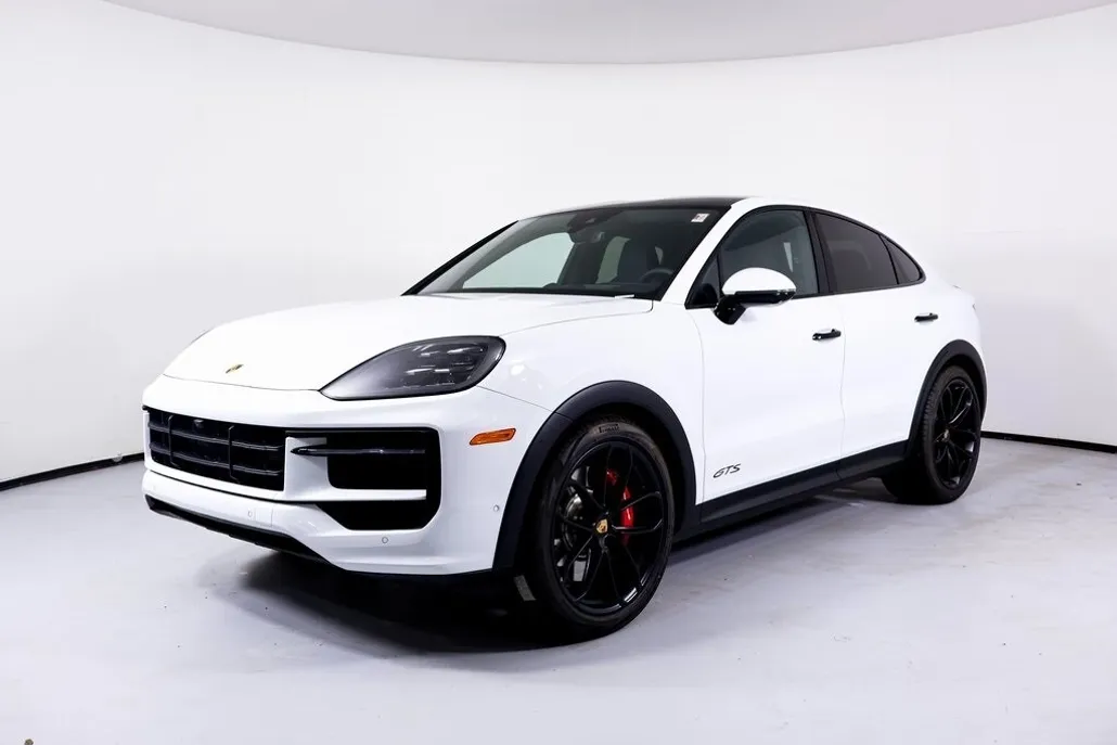 2025 Porsche Cayenne Coupe GTS photo 1