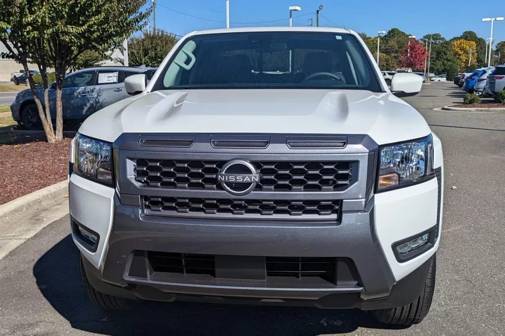 2025 Nissan Frontier SV photo 1