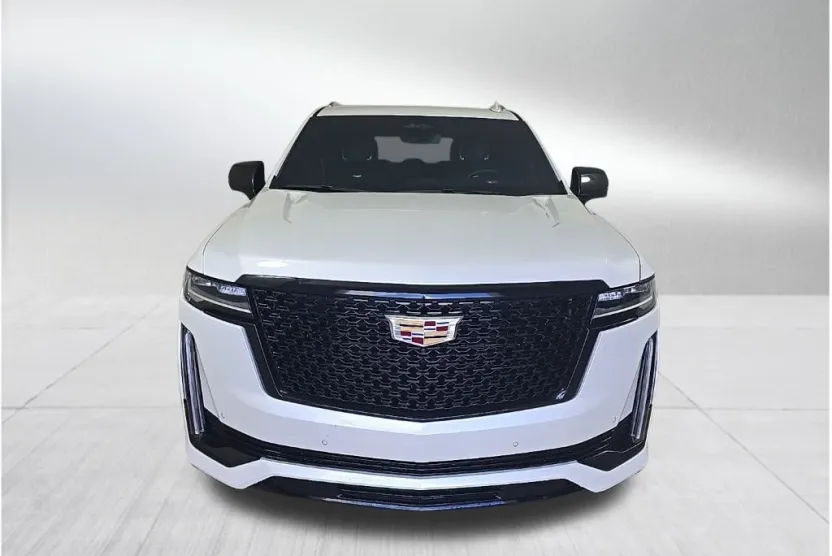 2024 Cadillac Escalade Luxury photo 1
