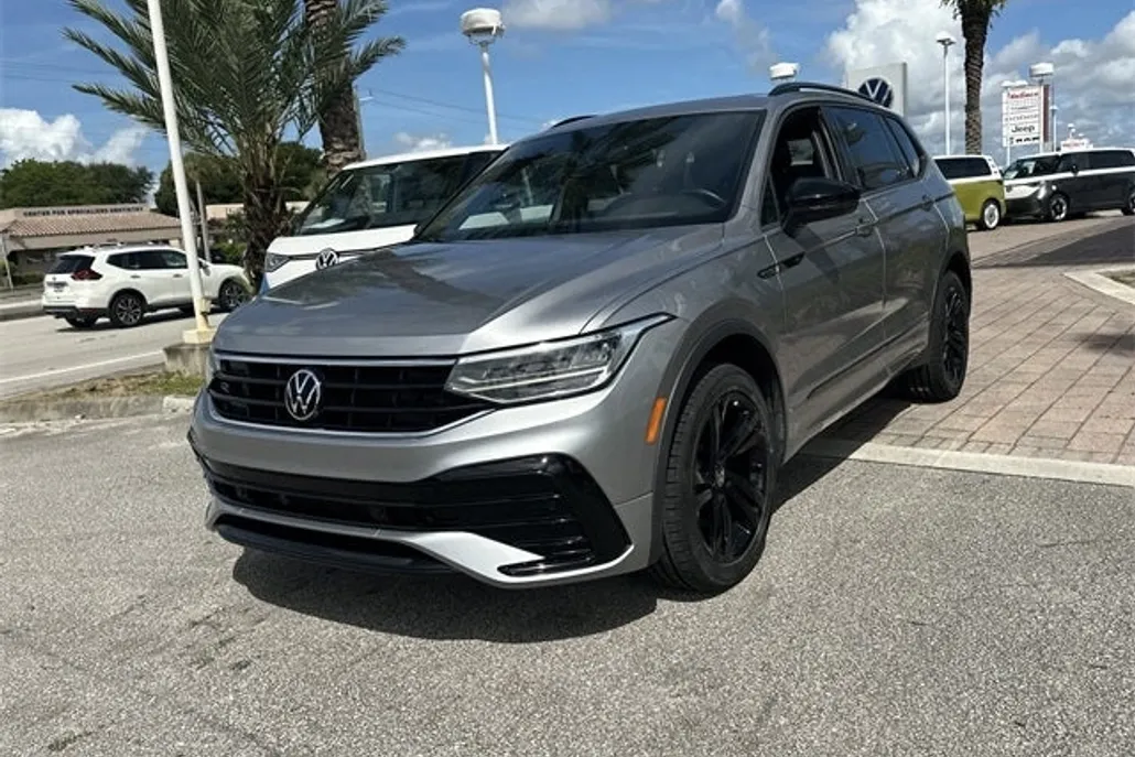2023 Volkswagen Tiguan SE R-Line Black photo 1