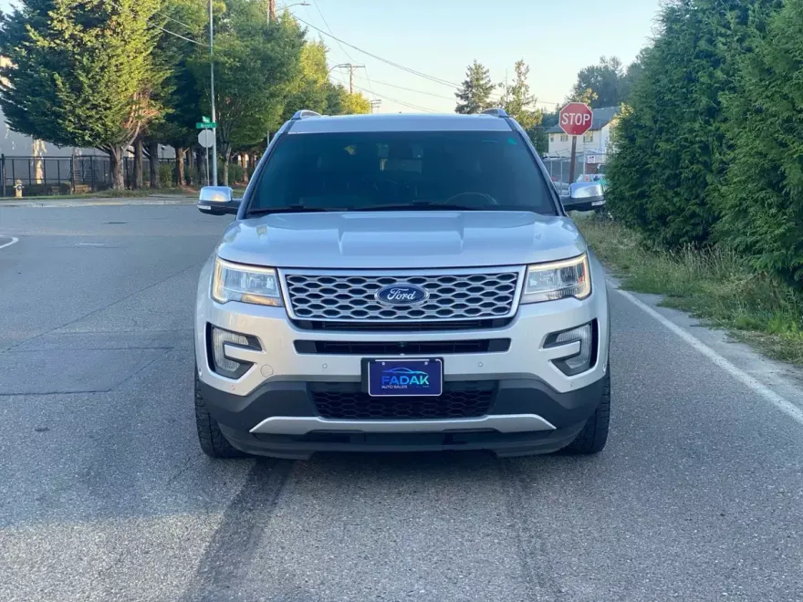 2016 Ford Explorer Platinum Sport photo 1