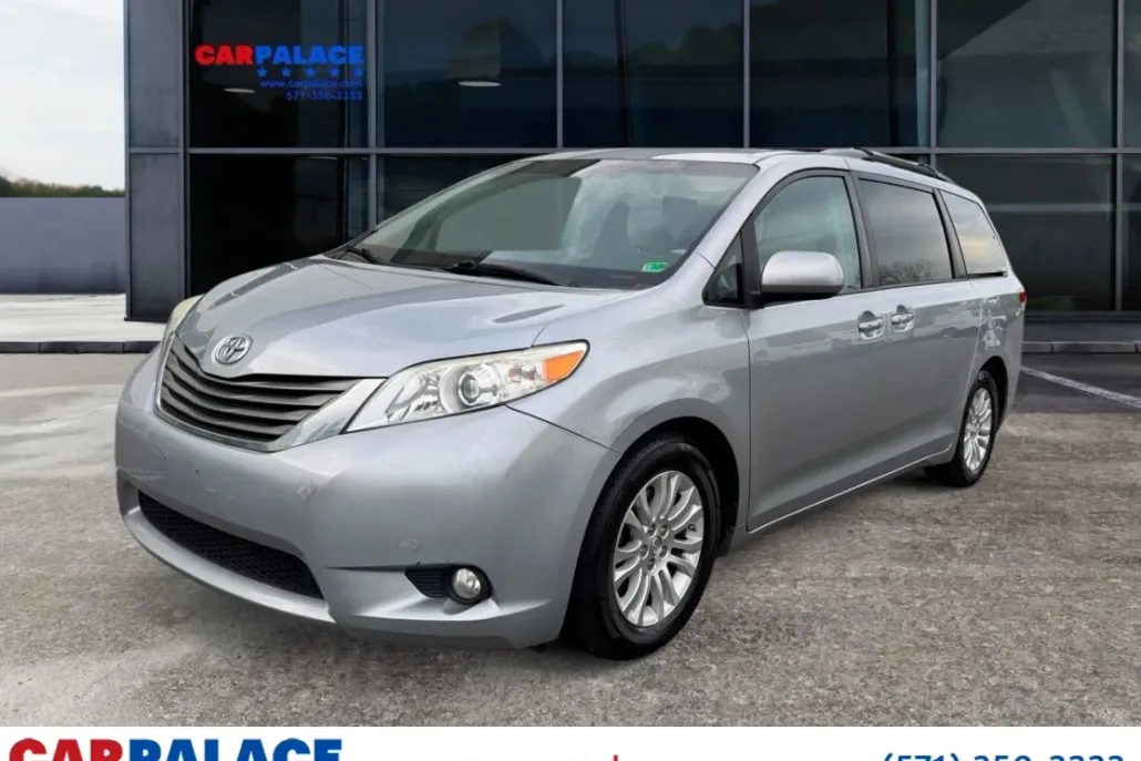 2014 Toyota Sienna XLE photo 1
