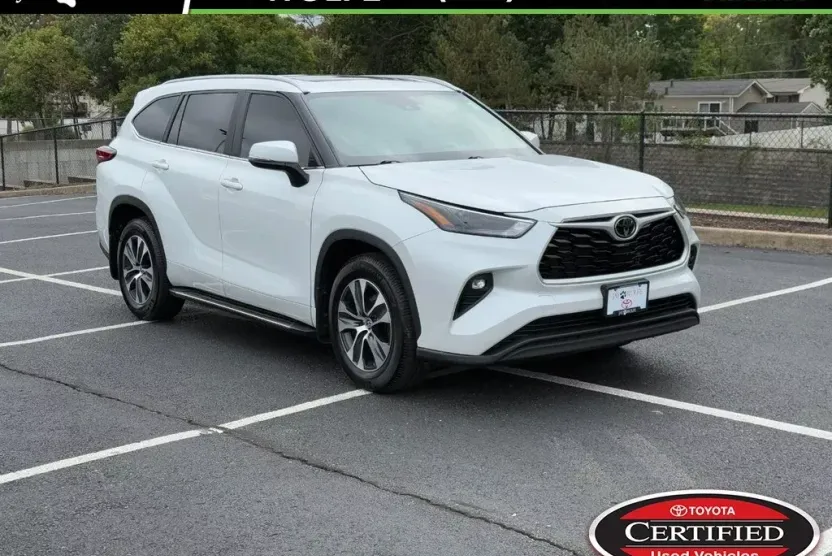 2023 Toyota Highlander XLE photo 1