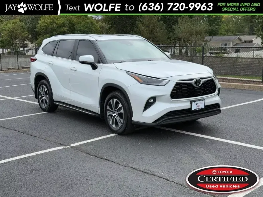 2023 Toyota Highlander XLE photo 1