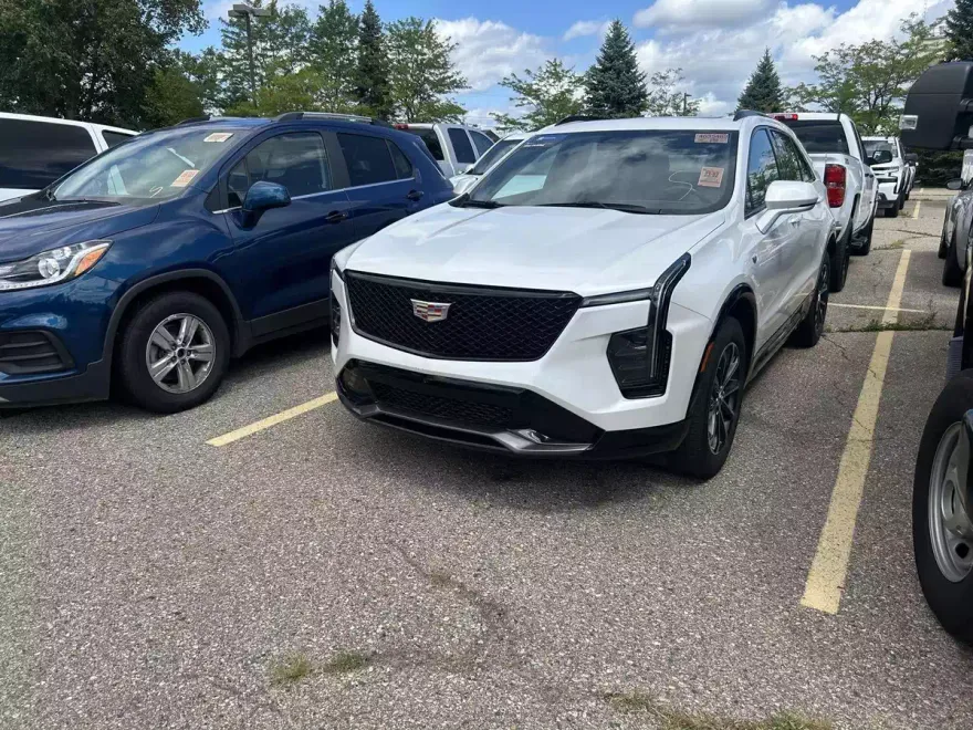 2024 Cadillac XT4 Sport photo 1