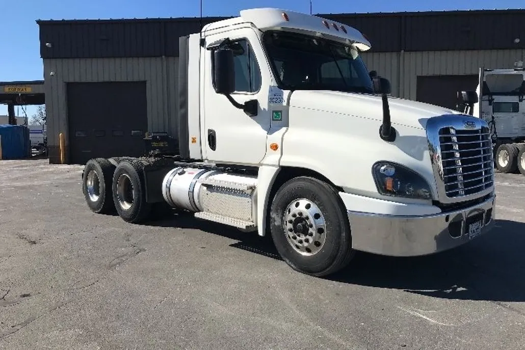 2020 Freightliner Cascadia 125" Sleeper Cab photo 1