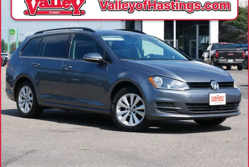 2017 Volkswagen Golf SportWagen S photo 1