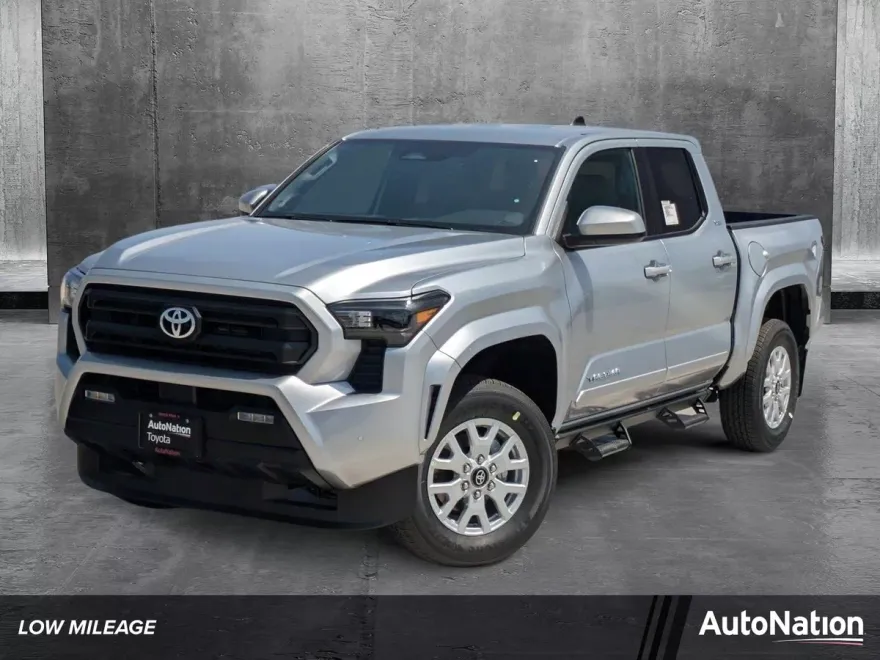 2024 Toyota Tacoma SR5 photo 1