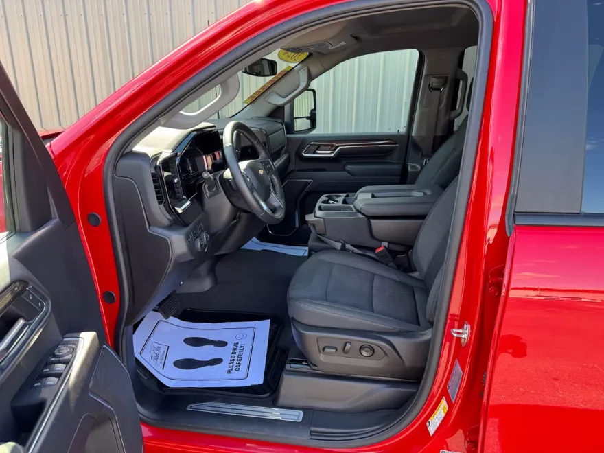 2024 Chevrolet Silverado 2500HD LT photo 1
