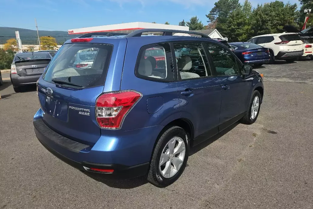 2015 Subaru Forester 2.5i photo 1