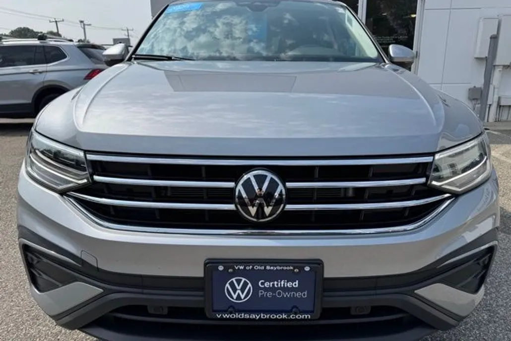 2024 Volkswagen Tiguan SE photo 1