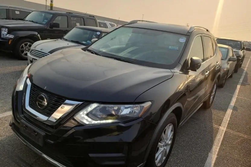 2018 Nissan Rogue SV photo 1