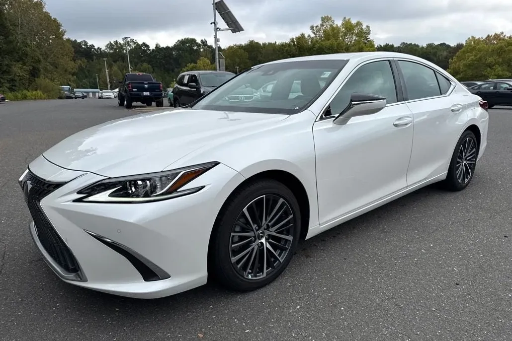 2022 Lexus ES 350 photo 1