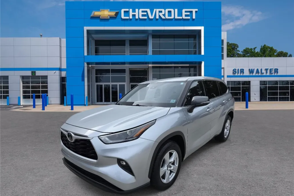 2021 Toyota Highlander LE photo 1