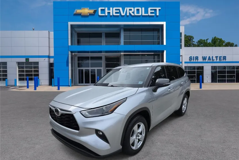 2021 Toyota Highlander LE photo 1