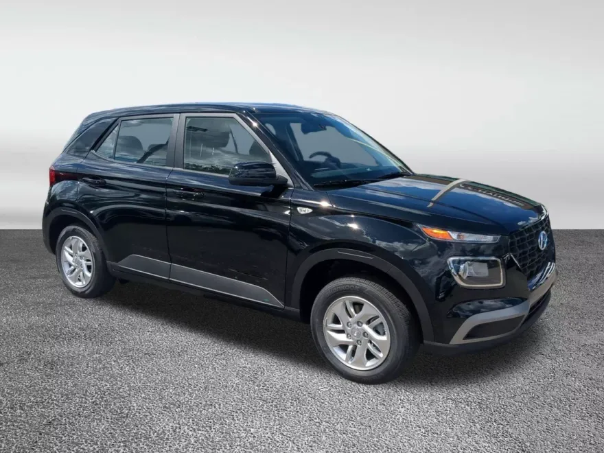 2026 Hyundai Venue SE photo 1