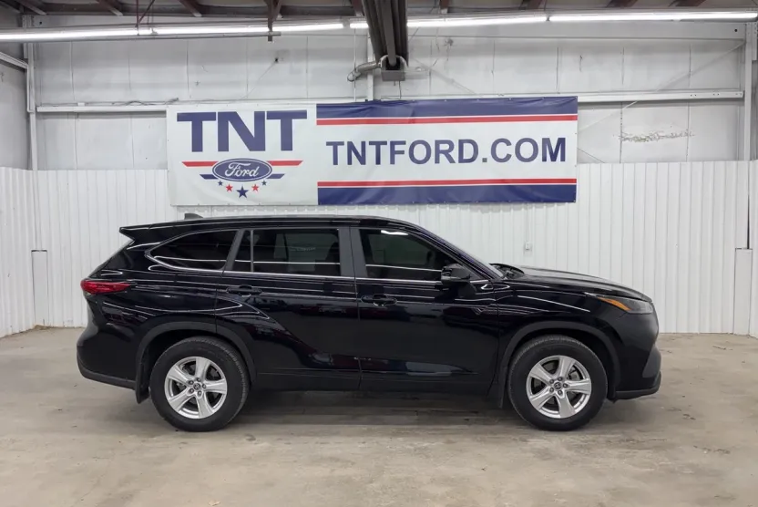 2023 Toyota Highlander L photo 1
