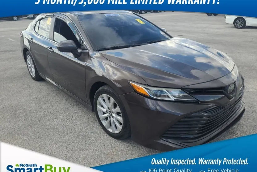 2019 Toyota Camry LE photo 1