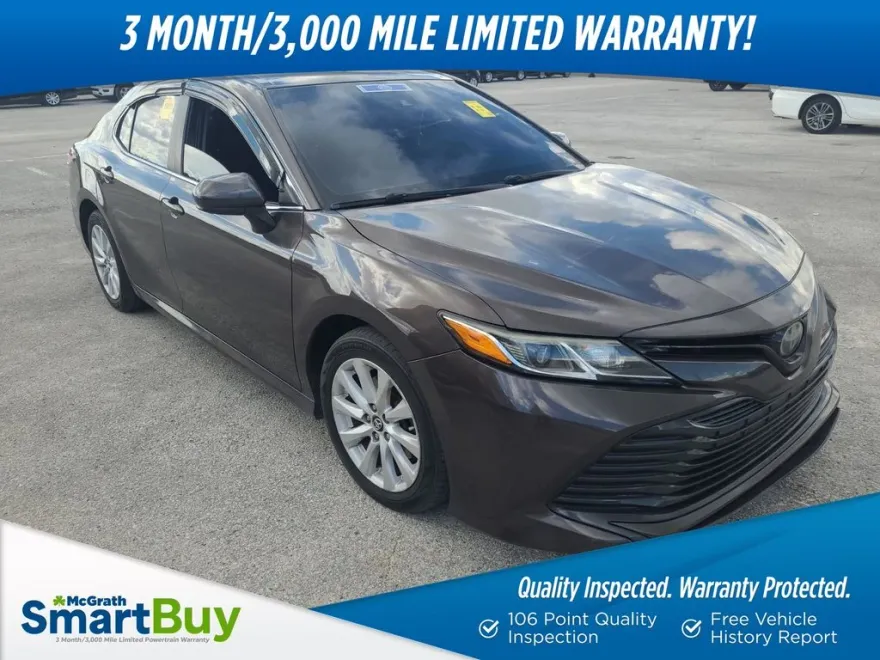 2019 Toyota Camry LE photo 1