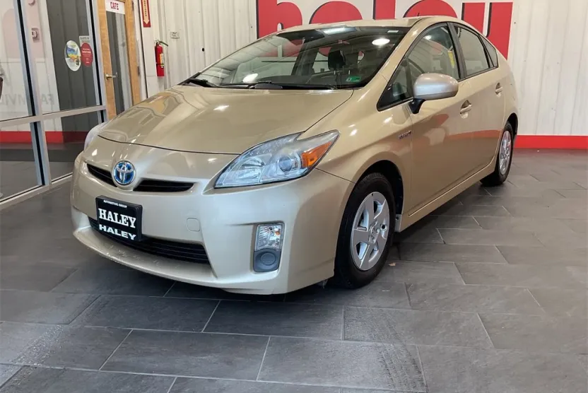 2011 Toyota Prius Two photo 1