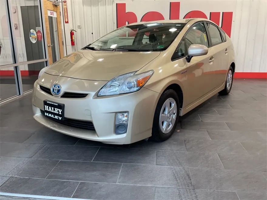 2011 Toyota Prius Two photo 1