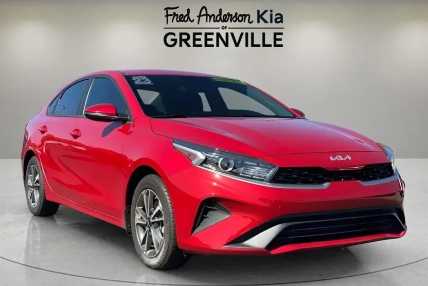 2023 Kia Forte LXS photo 1