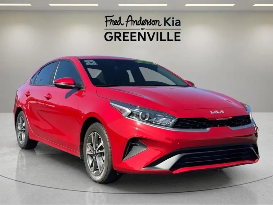 2023 Kia Forte LXS photo 1