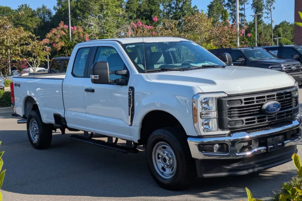 2025 Ford F-250 Lariat photo 1
