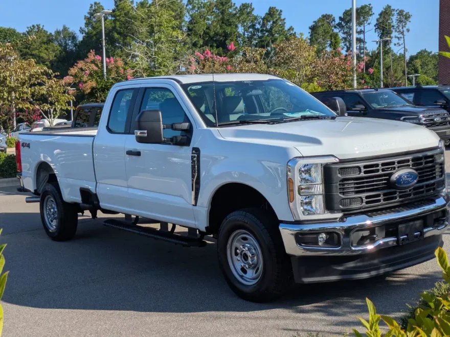 2025 Ford F-250 Lariat photo 1