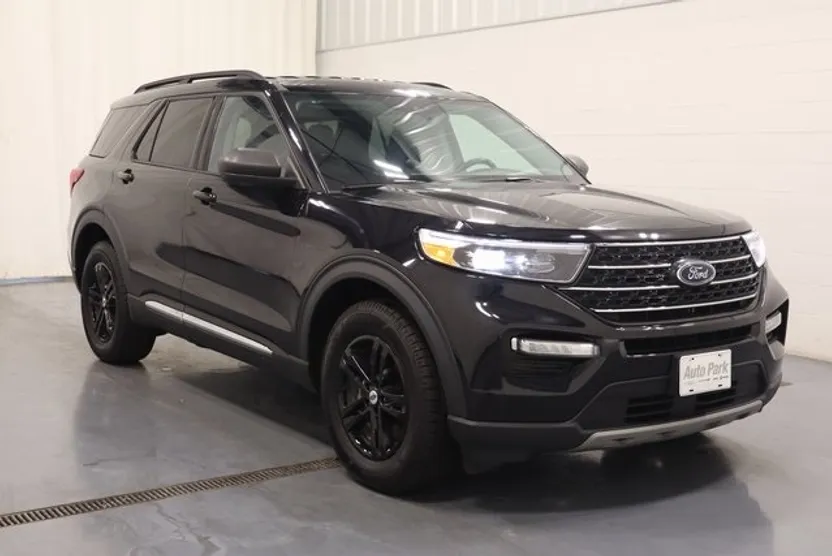 2023 Ford Explorer XLT photo 1